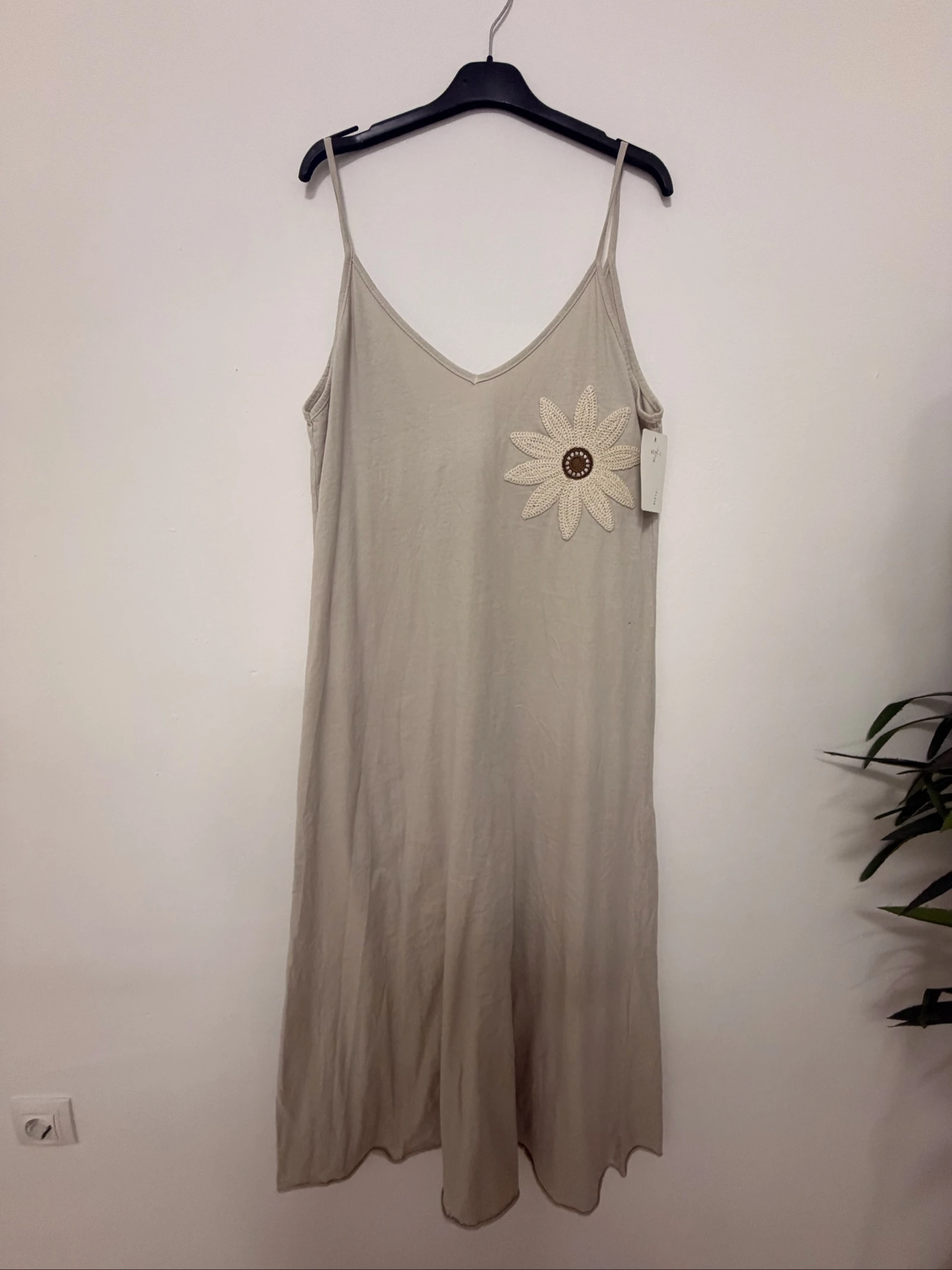 Vestido de algodón flor bordadada rafia